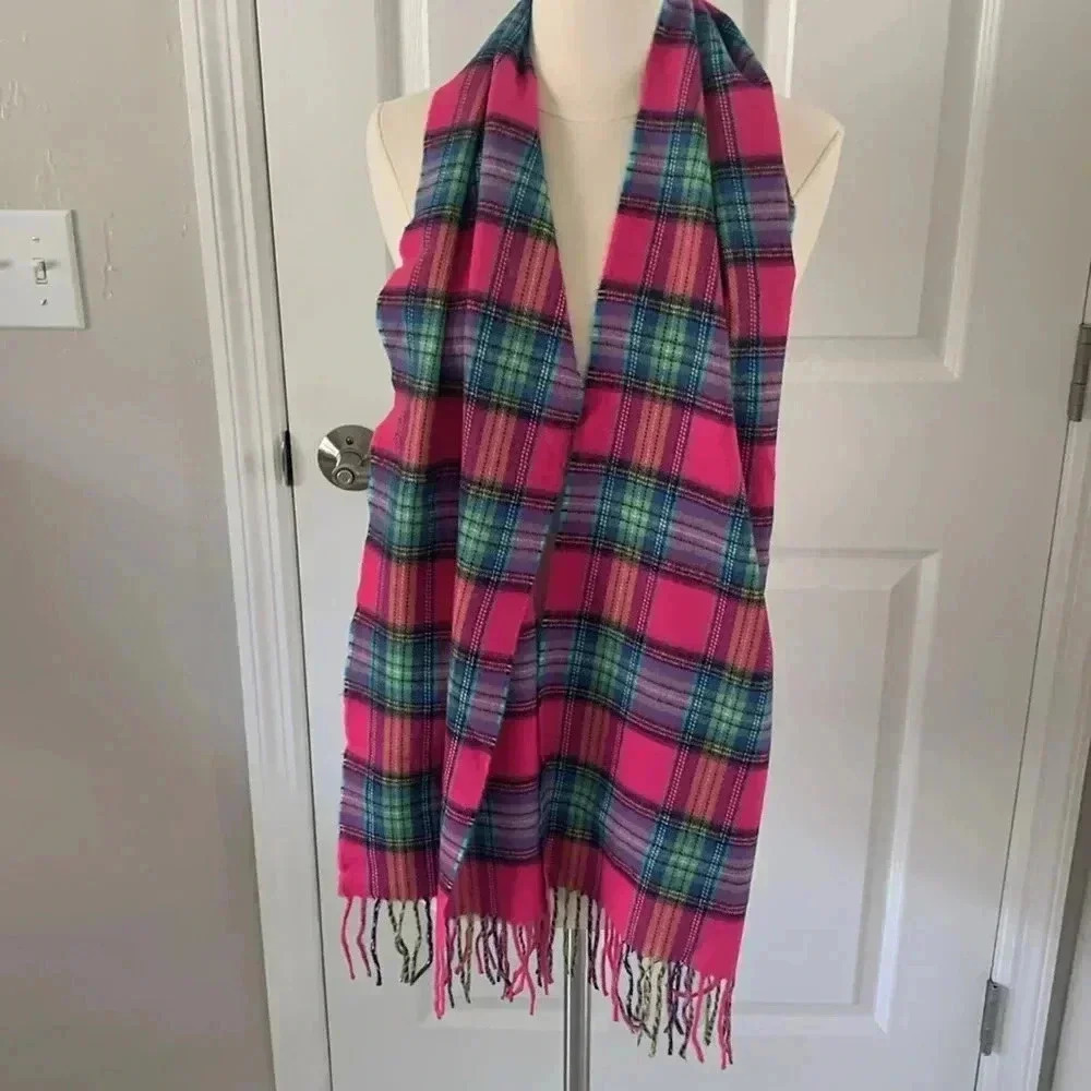 Pink plaid cashmere winter scarf - Picture 4 of 4